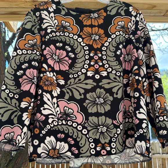 H&M Tops - H&M 3/4 sleeve retro fall colors floral top black cropped size 12